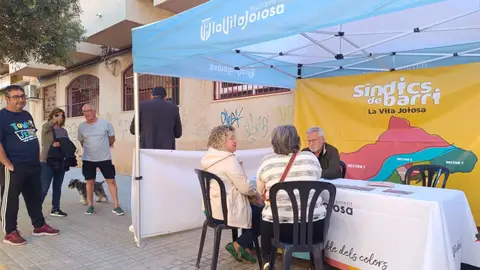 El Síndic de Barri Pedro Ramis recoge las propuestas y sugerencias de los vecinos de Poble Nou-Paradís El Síndic de Barri Pedro Ramis recoge las propuestas y sugerencias de los vecinos de Poble Nou-Paradís