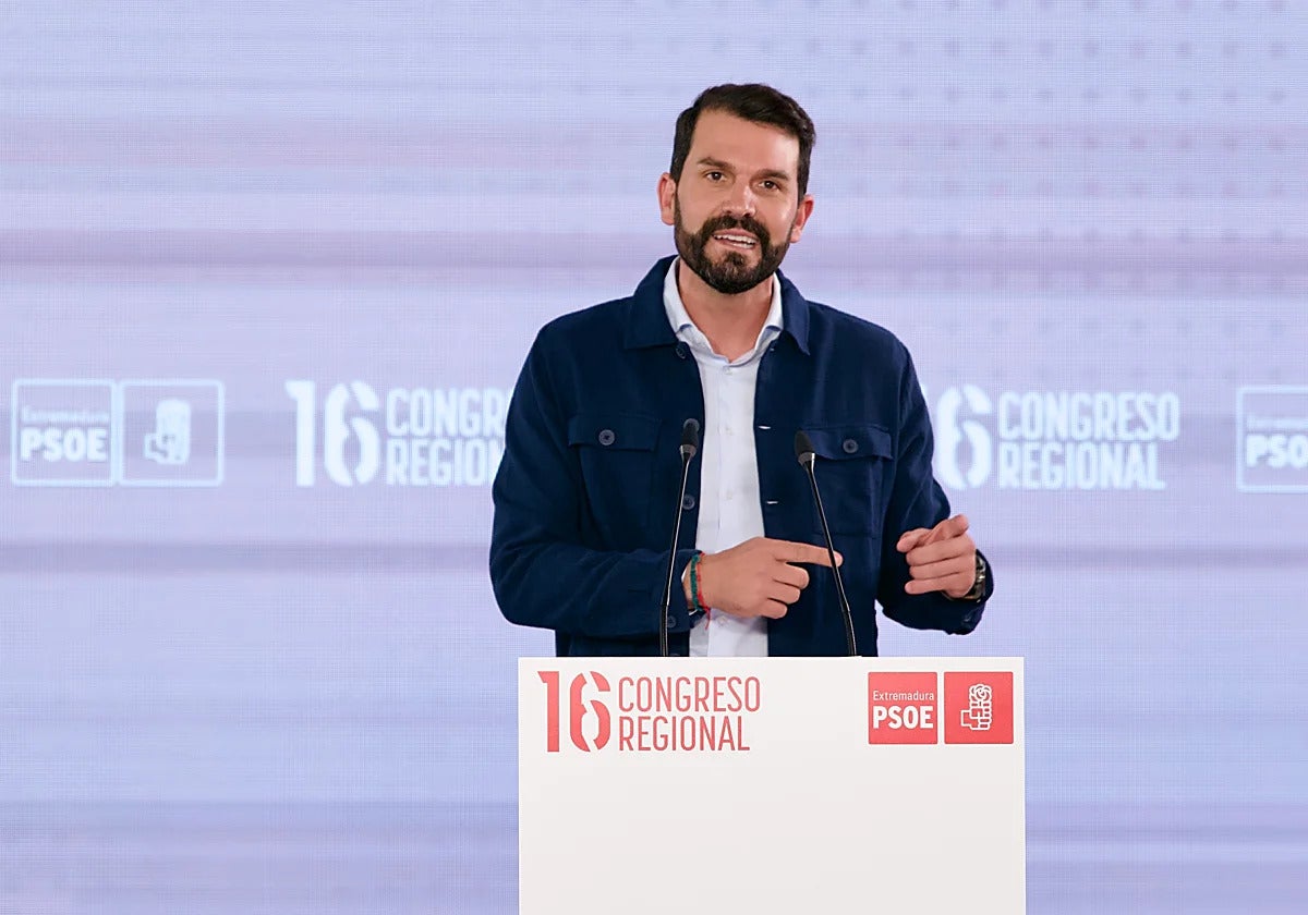 El PSOE lamenta cuatro meses perdidos para acabar en un acuerdo que confirma que Extremadura no decide El PSOE lamenta cuatro meses perdidos para acabar en un acuerdo que confirma que Extremadura no decide