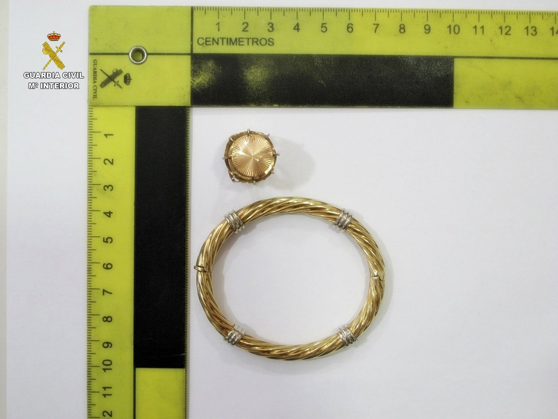 Investigado el presunto autor del robo de joyas valoradas en 6.000 euros en viviendas de Zafra y Burguillos Investigado el presunto autor del robo de joyas valoradas en 6.000 euros en viviendas de Zafra y Burguillos