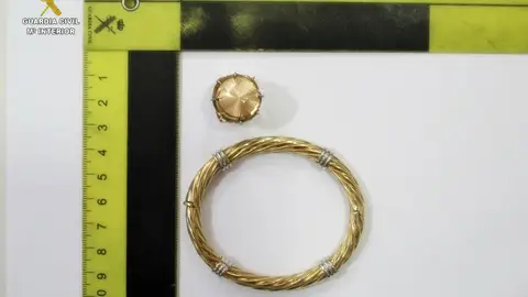 Investigado el presunto autor del robo de joyas valoradas en 6.000 euros en viviendas de Zafra y Burguillos Investigado el presunto autor del robo de joyas valoradas en 6.000 euros en viviendas de Zafra y Burguillos
