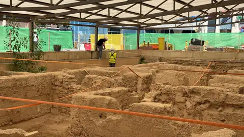 Restos de los baños árabes justo al viejo Mercado Central de Elche. Restos de los baños árabes justo al viejo Mercado Central de Elche.