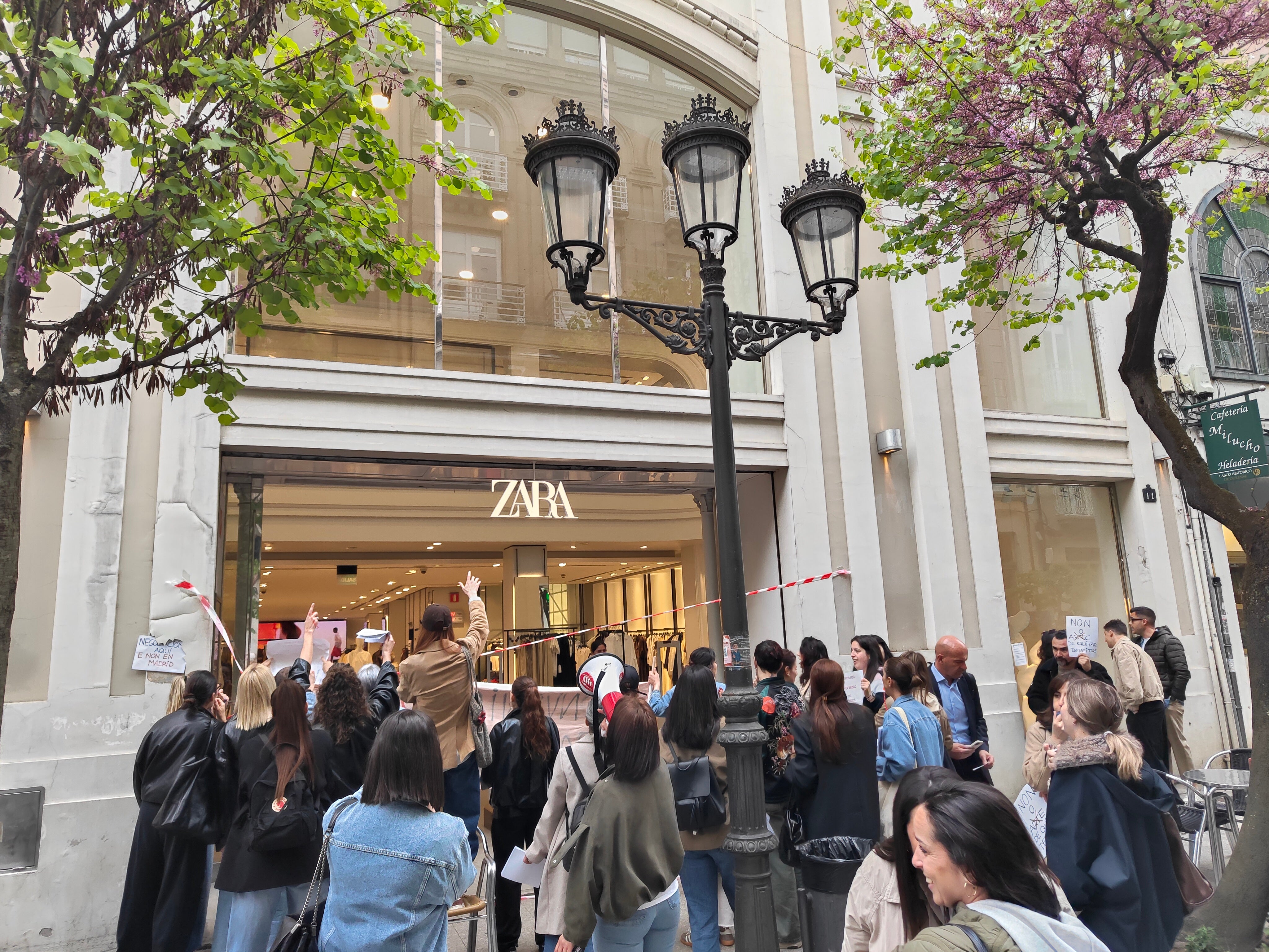 O textil rexeita un convenio estatal e pide nas ruas "blindar os convenios galegos" O textil rexeita un convenio estatal e pide nas ruas "blindar os convenios galegos"