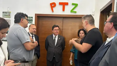 Santamaría destaca las "oportunidades reales en el mundo rural" que genera el Centro Cralab de Valdehornillos Santamaría destaca las "oportunidades reales en el mundo rural" que genera el Centro Cralab de Valdehornillos