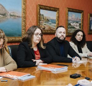 Concejales de la oposici&oacute;n municipal de izquierda durante la comisi&oacute;n de Les Naus