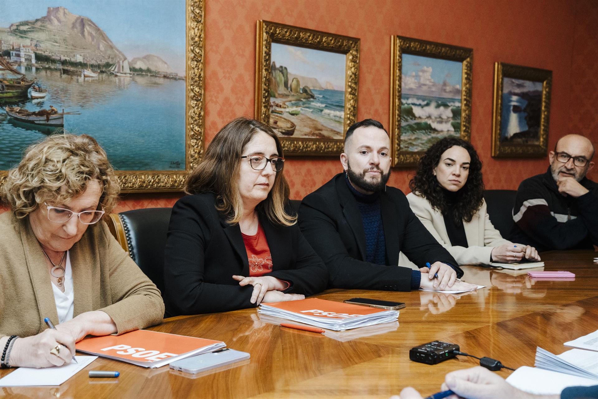 La izquierda de Alicante asegura que no fue informada de que técnicos llamados a la comisión de Les Naus querían "colaborar" La izquierda de Alicante asegura que no fue informada de que técnicos llamados a la comisión de Les Naus querían "colaborar"