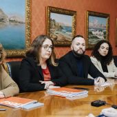 Concejales de la oposición municipal de izquierda durante la comisión de Les Naus