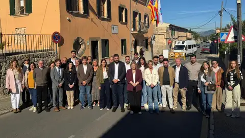Alcaldes del PP piden la suspensión de la regularización de migrantes por el caos en los ayuntamientos. Alcaldes del PP piden la suspensión de la regularización de migrantes por el caos en los ayuntamientos.