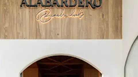 Alabardero Beach Club reúne a Eduardo Torres y Juan Luis Parra en una jornada gastronómica dedicada al arroz Alabardero Beach Club reúne a Eduardo Torres y Juan Luis Parra en una jornada gastronómica dedicada al arroz