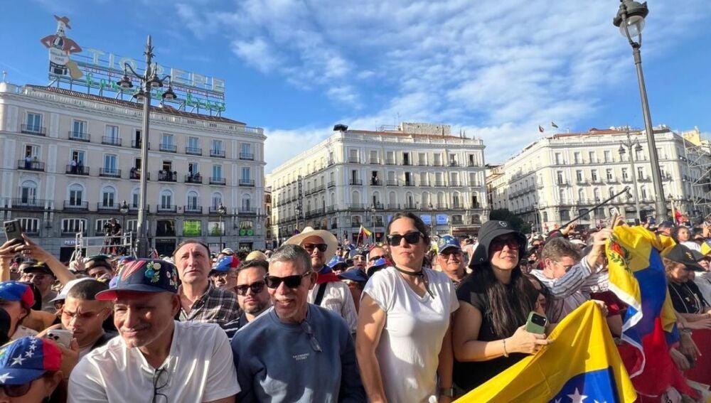 Multitudinaria asistencia de venezolanos en la Puerta del Sol, Madrid. 