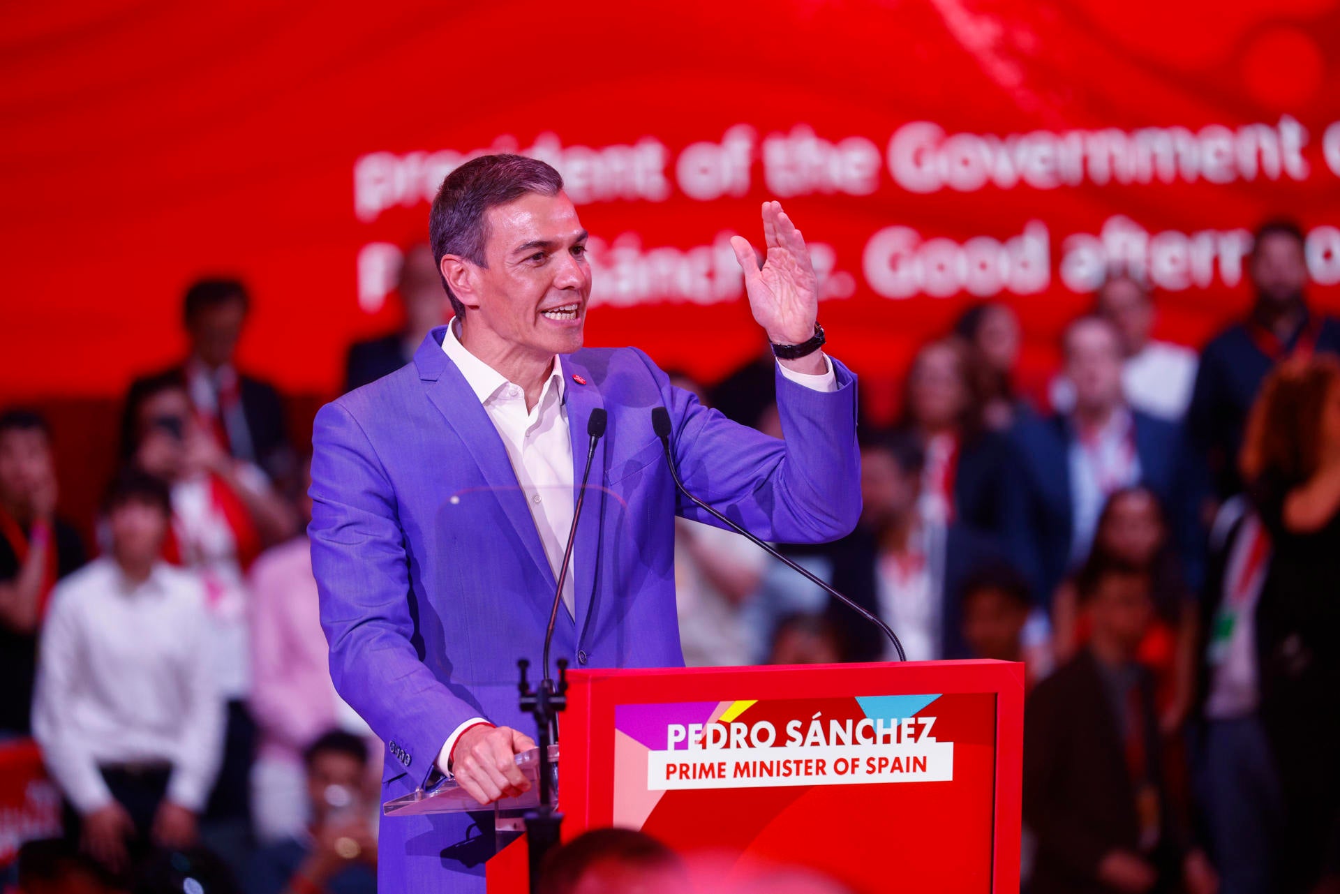 Sánchez reivindica "el orgullo" de la izquierda frente a la ultraderecha: "España es hija de la migración y no va a ser madre de la xenofobia" Sánchez reivindica "el orgullo" de la izquierda frente a la ultraderecha: "España es hija de la migración y no va a ser madre de la xenofobia"