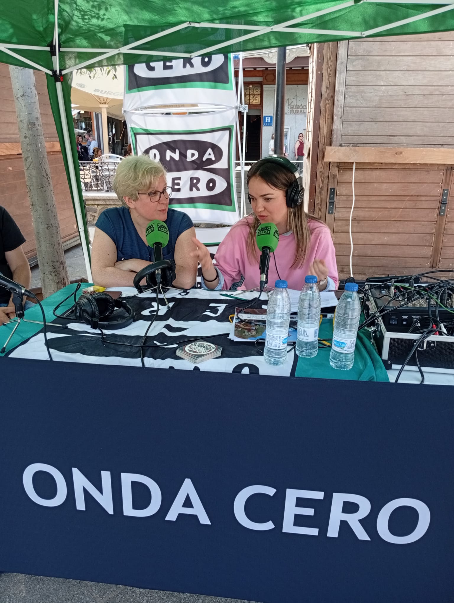 El conselleiro Román Rodríguez, segundo por la izquierda, y el rector de la UVigo, Manuel Reigosa, a su lado, durante el acto de hoy. El conselleiro Román Rodríguez, segundo por la izquierda, y el rector de la UVigo, Manuel Reigosa, a su lado, durante el acto de hoy.