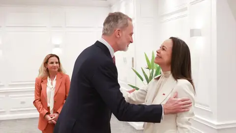 El rey Felipe VI con la líder opositora, María Corina Machado, el pasado mes de marzo en Chile El rey Felipe VI con la líder opositora, María Corina Machado, el pasado mes de marzo en Chile