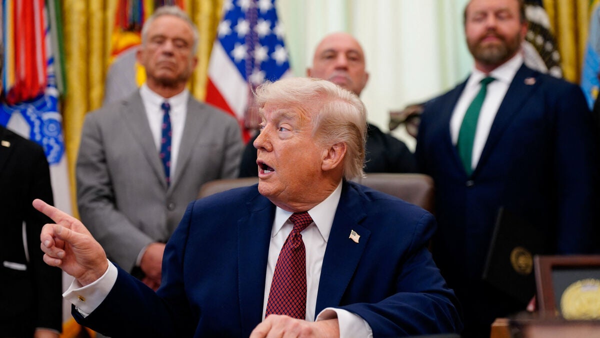 Trump vuelve a arremeter contra España por lo 