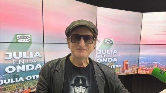 El cantante Javier Gurruchaga en los estudios de Onda Cero