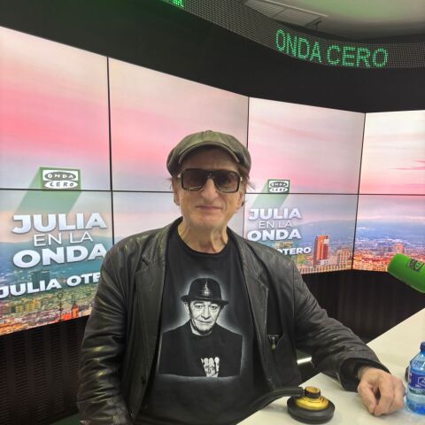 El cantante Javier Gurruchaga en los estudios de Onda Cero
