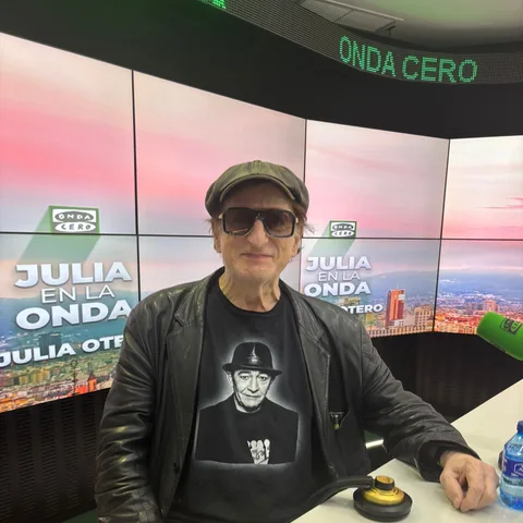 El cantante Javier Gurruchaga en los estudios de Onda Cero