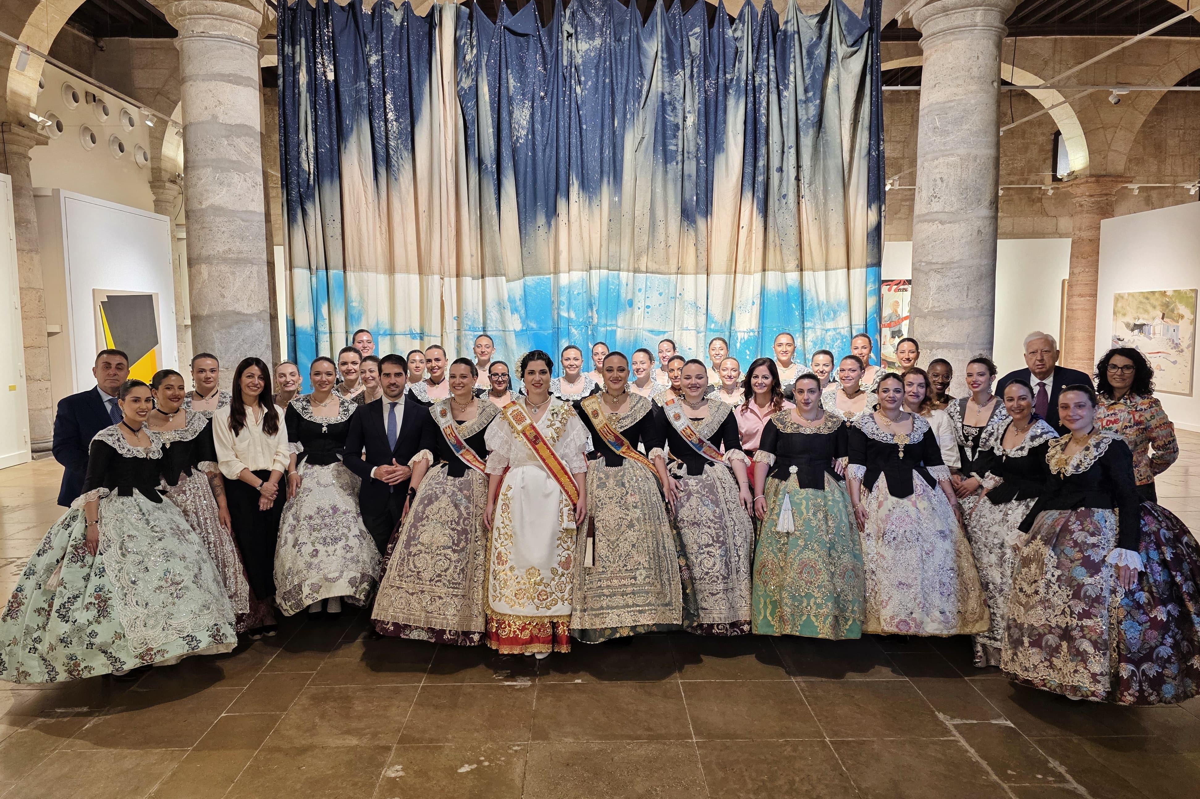 Las candidatas a Reina Mayor y Damas de las fiestas de Elche 2026 realizan en Murcia la jornada de convivencia Las candidatas a Reina Mayor y Damas de las fiestas de Elche 2026 realizan en Murcia la jornada de convivencia