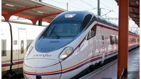 Imagen de archivo de un tren de Renfe Imagen de archivo de un tren de Renfe