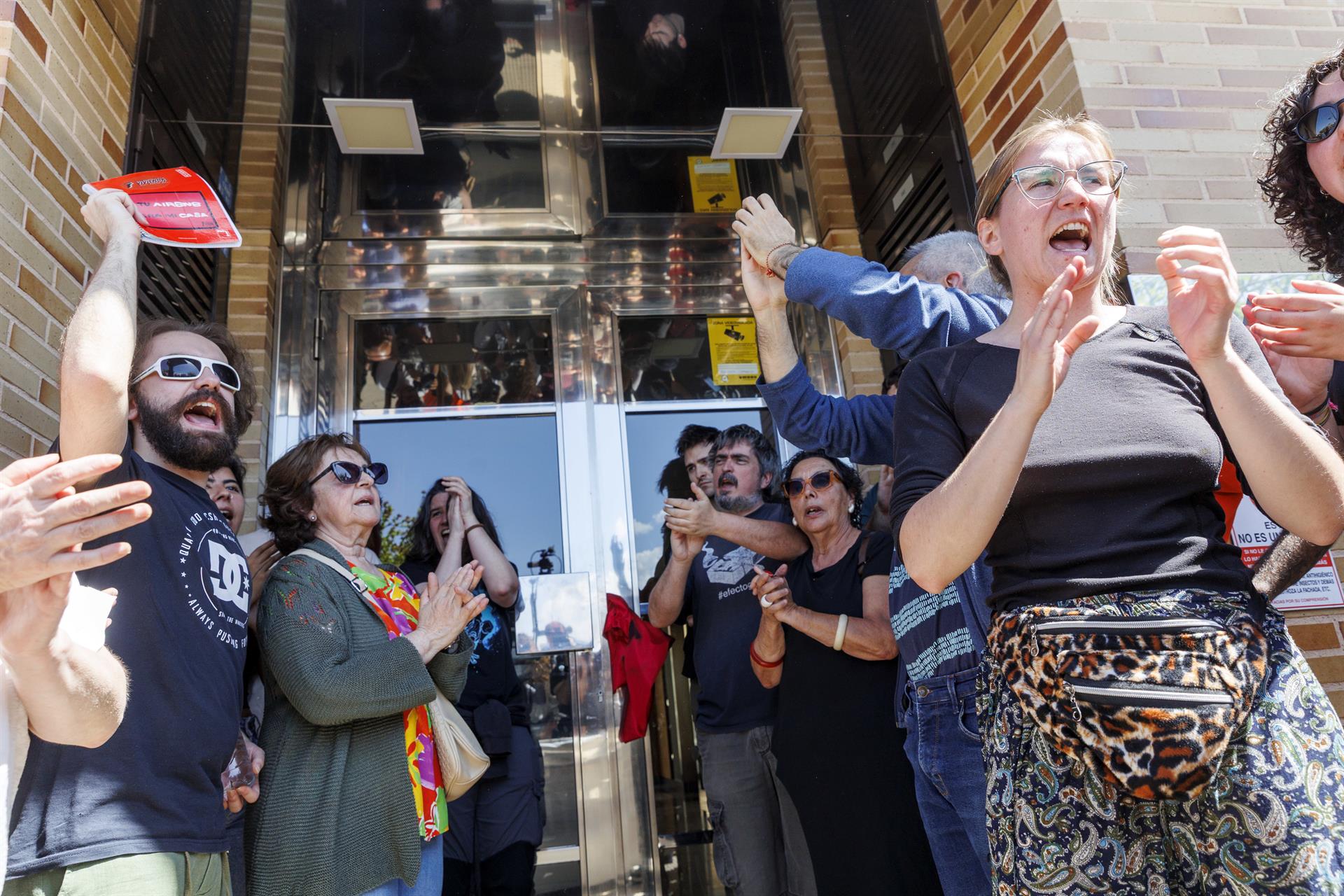 El Sindicato de Vivienda de La Rioja consigue una prórroga en un desahucio previsto para esta mañana El Sindicato de Vivienda de La Rioja consigue una prórroga en un desahucio previsto para esta mañana