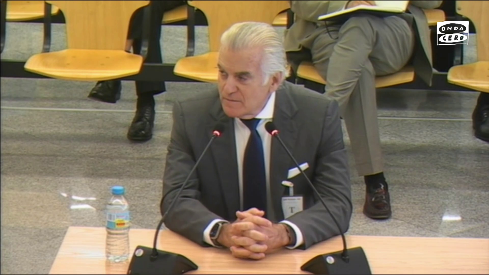 Bárcenas declara que le pagó 4.000 euros a un hacker en la cárcel para que eliminase un audio de la nube correspondiente "a Mariano Rajoy" Bárcenas declara que le pagó 4.000 euros a un hacker en la cárcel para que eliminase un audio de la nube correspondiente "a Mariano Rajoy"