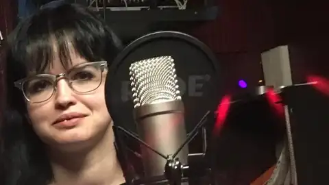 Esmeralda Azkárate-Gaztelu Audiodescribiendo, en directo, en el Circo Price