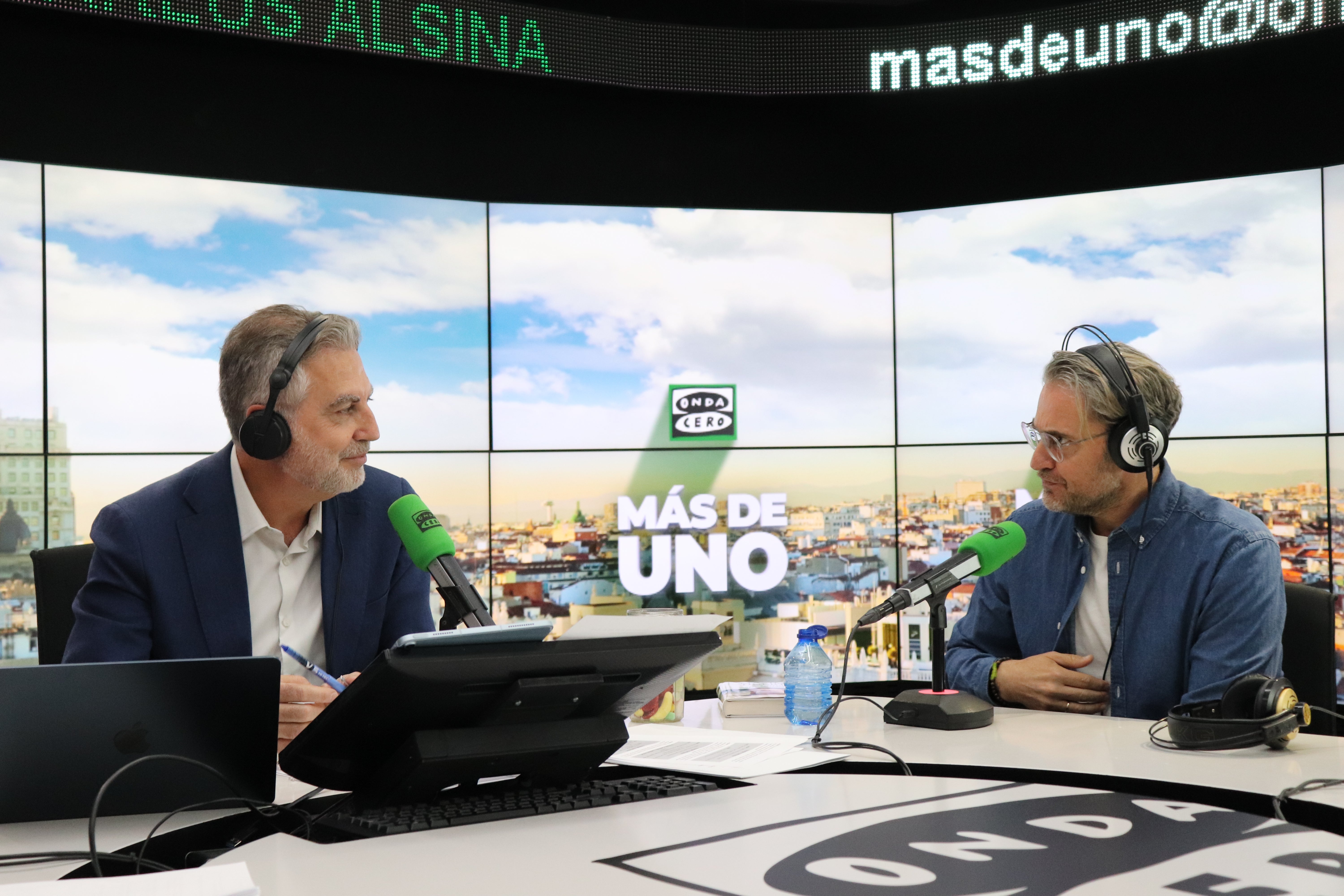 Máximo Huerta vuelva su experiencia en el cuidado de su madre con Alzheimer en 'Mamá está dormida'