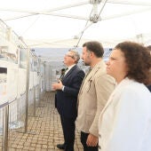 El alcalde de Elche -en el centro de la imagen- con el presidente de la Diputación de Alicante y la diputada provincial de Arquitectura.