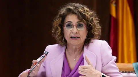 La exvicepresidenta primera y exministra de Hacienda María Jesús Montero comparece ante la comisión de investigación en el Senado La exvicepresidenta primera y exministra de Hacienda María Jesús Montero comparece ante la comisión de investigación en el Senado/ EFE/ Borja Sánchez-Trillo