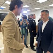 Eduardo Dolón, alcalde de Torrevieja (izquierda) y Manuel Pineda, recientemente nombrado subdelegado del Gobierno en la provincia