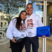 Una pareja de inmigrantes tras salir de Correos en Ciudad Real Una pareja de inmigrantes tras salir de Correos en Ciudad Real