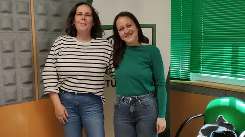 Saleta González coa profesora e investigadora Olalla Lorenzo Carballa. Pontenciencia: a bioloxía evolutiva e a importancia dos insectos