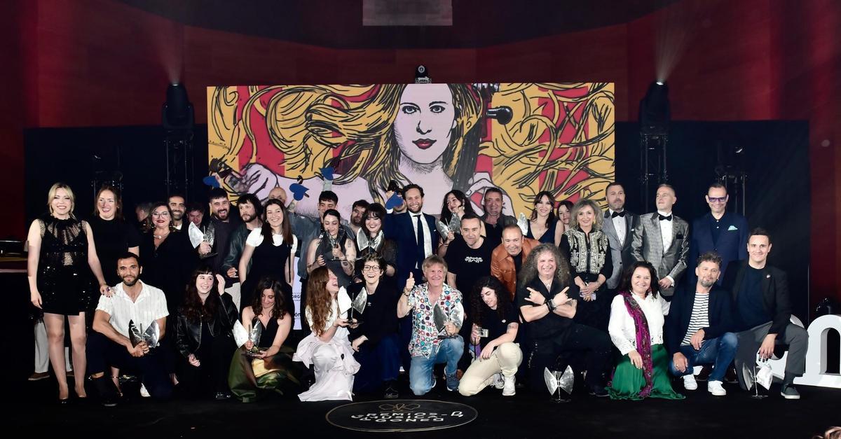 Pilar Almalé triunfa en los XXVII Premios de la Música Pilar Almalé triunfa en los XXVII Premios de la Música