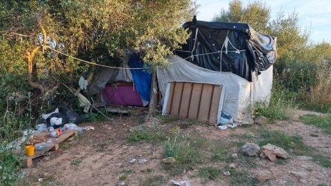 Una imagen de una infravivienda en el asentamiento ilegal de Ibiza