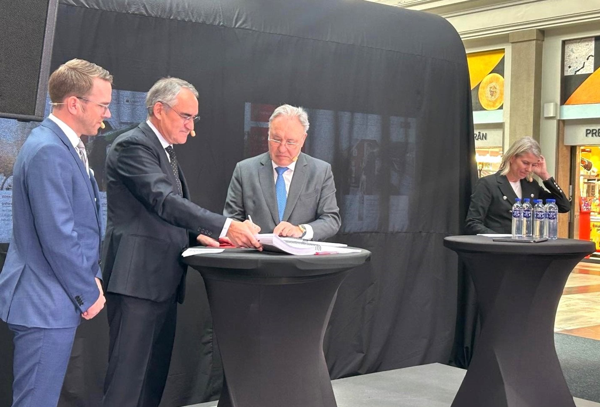 Talgo firma un contrato de 756 millones para suministrar una flota de trenes diurnos y nocturnos en Suecia Talgo firma un contrato de 756 millones para suministrar una flota de trenes diurnos y nocturnos en Suecia