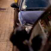 Imagen de archivo de un vehículo con etiqueta B en Madrid.