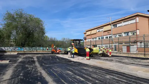 El futuro aparcamiento de la calle Luis Vives de Alcalá de Henares contará con 75 plazas de estacionamiento, dos de ellas para personas con movilidad reducida y otras dos con puntos de recarga eléctrica Avance de las obras del aparcamiento de Luis Vives