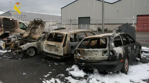 Detenido por incendiar vehículos en un polígono de Siero Detenido por incendiar vehículos en un polígono de Siero