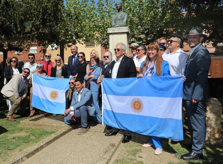 El embajador de Argentina visita las raíces palentinas del general San Martín y reivindica los lazos históricos entre España y Argentina El embajador de Argentina visita las raíces palentinas del general San Martín y reivindica los lazos históricos entre España y Argentina