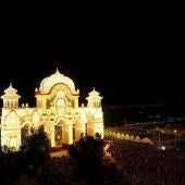 El 'alumbrao' de la portada da paso a una intensa semana de Feria en la ciudad efímera del Real