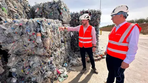 El delegado del Gobierno destaca en Torrepet la inversión de 6,6 millones para impulsar la economía circular en Extremadura El delegado del Gobierno destaca en Torrepet la inversión de 6,6 millones para impulsar la economía circular en Extremadura