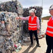 El delegado del Gobierno destaca en Torrepet la inversión de 6,6 millones para impulsar la economía circular en Extremadura