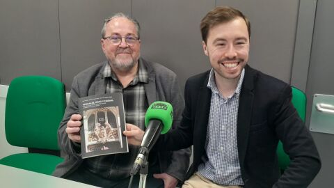 Luismi Pi&ntilde;era y Rafael Su&aacute;rez Mu&ntilde;iz investigan sobre los espect&aacute;culos con gallos en Gij&oacute;n