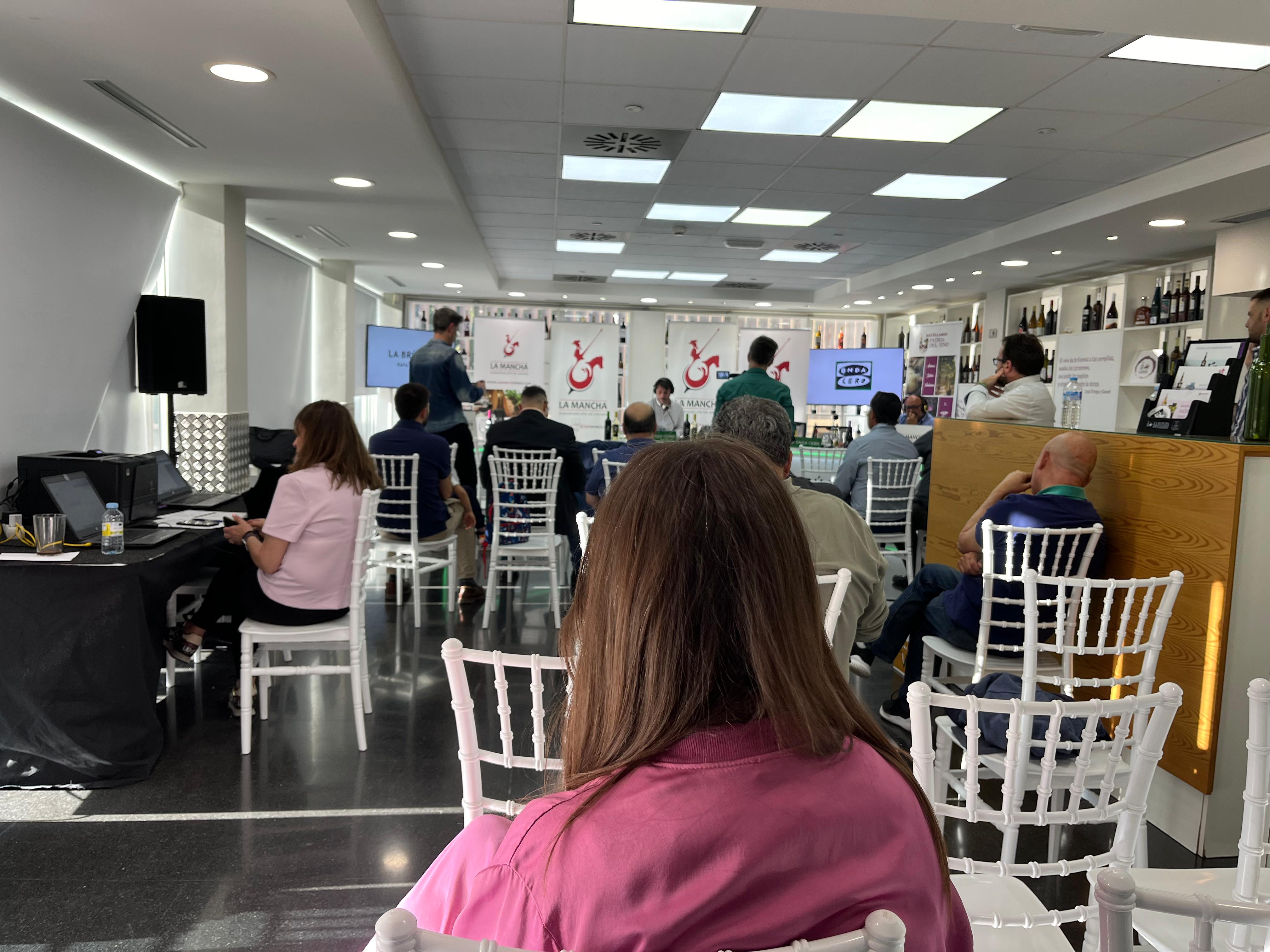 La Brújula celebra en Socuéllamos el peso del vino manchego y la defensa del campo regional La Brújula celebra en Socuéllamos el peso del vino manchego y la defensa del campo regional