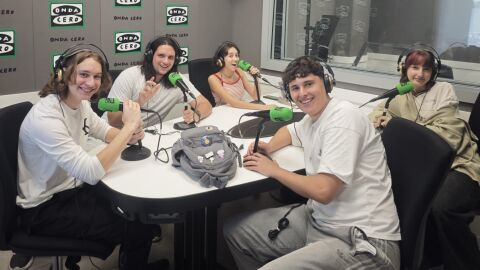 Alumnos del IES Marcos Zaragoza representan 'Tres sombreros de copa' a beneficio de Autisme La Vila