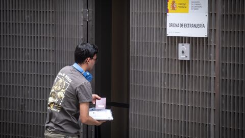 Fachada exterior de una Oficina de Extranjería Fachada exterior de una Oficina de Extranjería