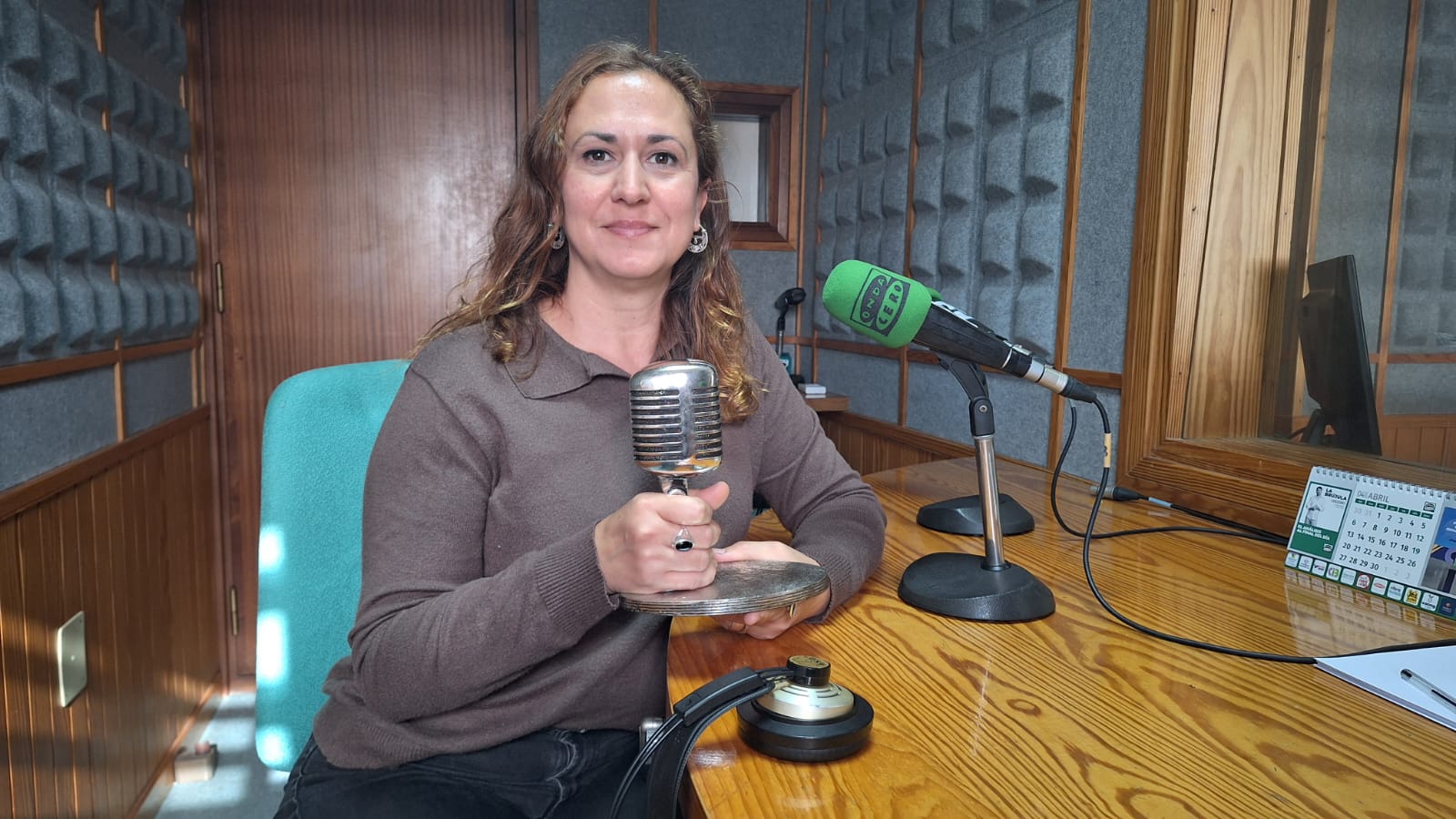 Patricia Monjo: “La idea era darle una vuelta a la espardenya, que no se quedaran solamente como un calzado de bailar” Patricia Monjo: “La idea era darle una vuelta a la espardenya, que no se quedaran solamente como un calzado de bailar”
