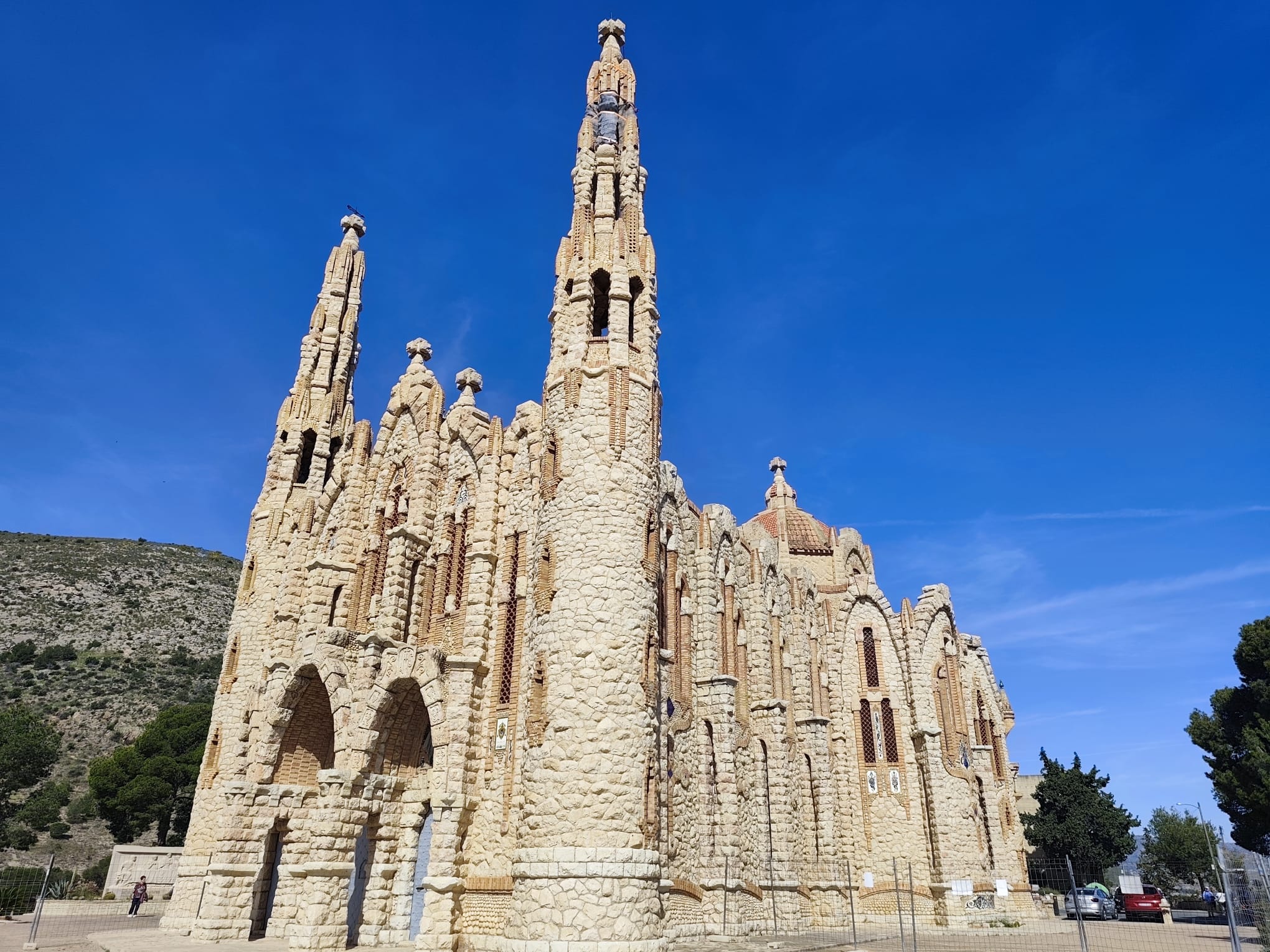 La rehabilitación del Santuario María Magdalena de Novelda prevé desmontar el pináculo de la torre este para garantizar su estabilidad La rehabilitación del Santuario María Magdalena de Novelda prevé desmontar el pináculo de la torre este para garantizar su estabilidad