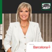 Julia en la onda desde la casa de la arquitectura de Barcelona