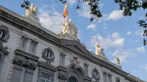 El Supremo admite a trámite el recurso de la Comunidad de Madrid contra el Real Decreto de regularización de inmigrantes El Supremo admite a trámite el recurso de la Comunidad de Madrid contra el Real Decreto de regularización de inmigrantes