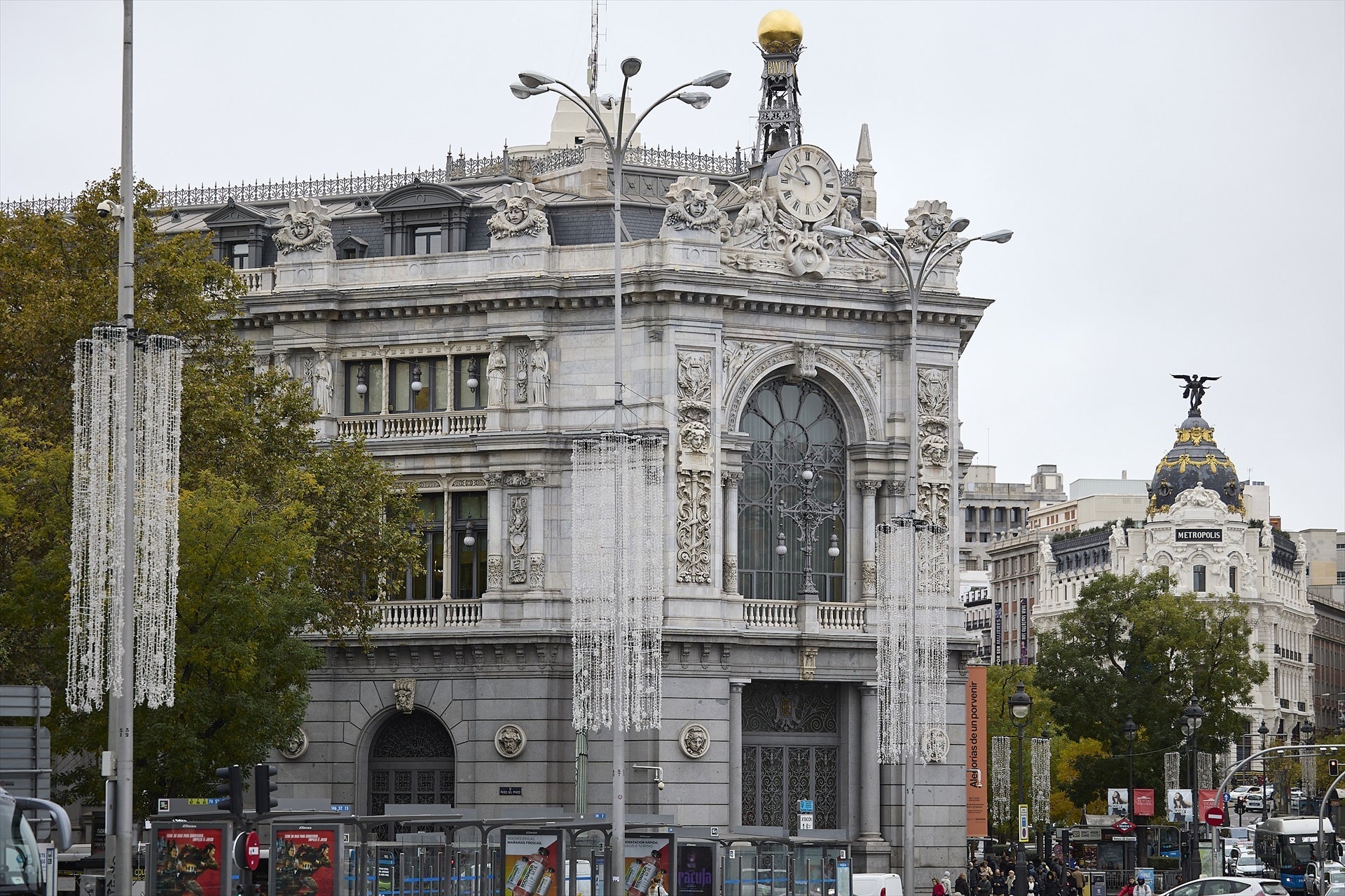 El ahorro español abandona el ladrillo y descubre los mercados de capitales El ahorro español abandona el ladrillo y descubre los mercados de capitales